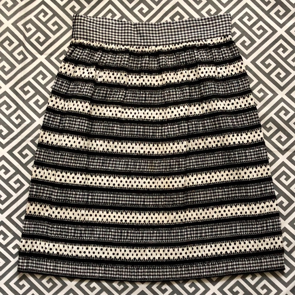 BLACK & WHITE WOMENS SKIRT